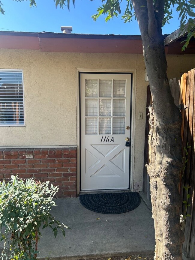 116 Garnsey Ave in Bakersfield, CA - Foto de edificio - Building Photo