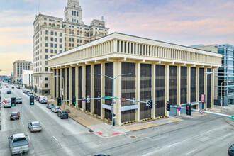 The Penthouse Davenport in Davenport, IA - Foto de edificio - Building Photo