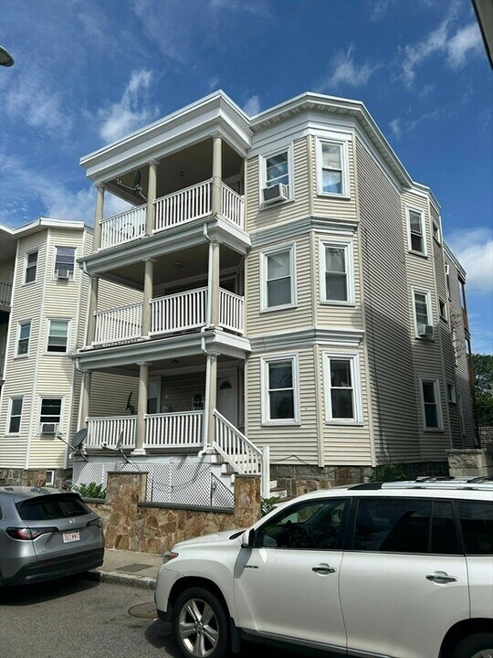 11 Kenberma Rd in Boston, MA - Building Photo