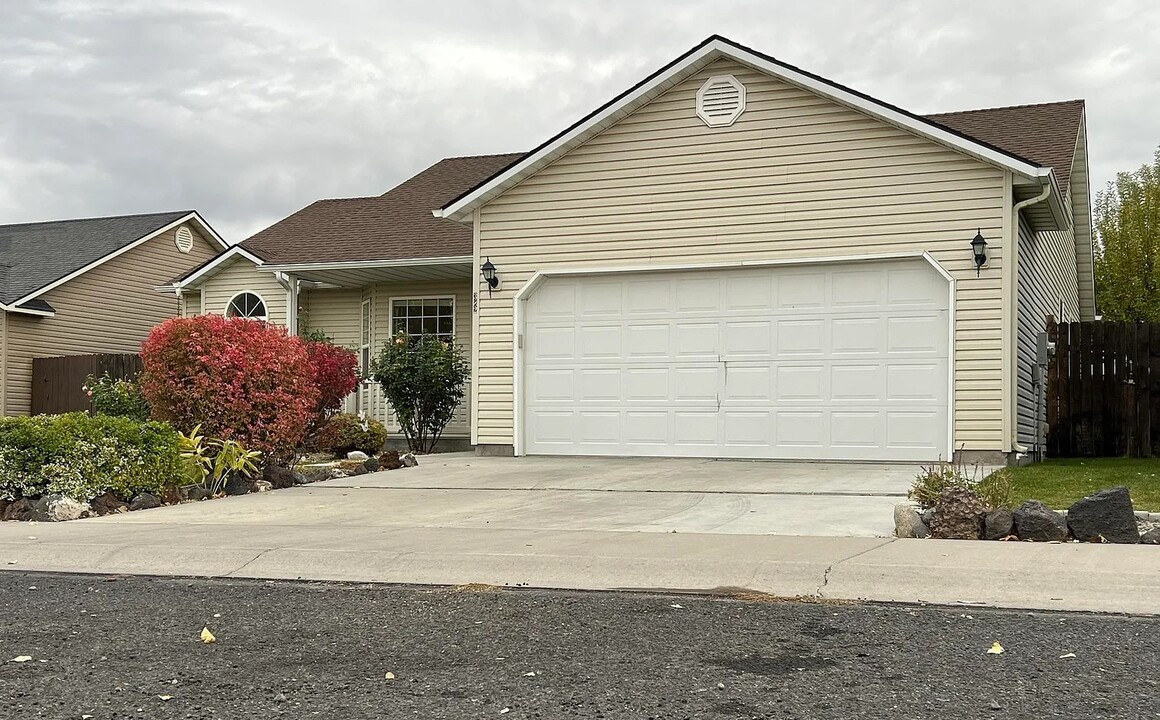 382 Hailee Ave in Twin Falls, ID - Building Photo