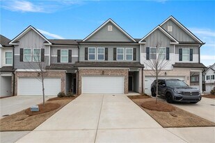 4573 Bishops Ln in Oakwood, GA - Building Photo
