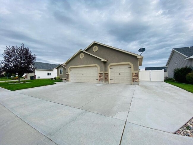 708 Emma Ct in Idaho Falls, ID - Building Photo - Building Photo