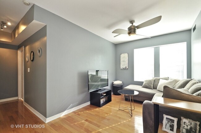 2649 N Kedzie Ave in Chicago, IL - Building Photo - Building Photo