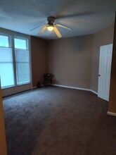 1369 Catalpa St in Louisville, KY - Foto de edificio - Building Photo