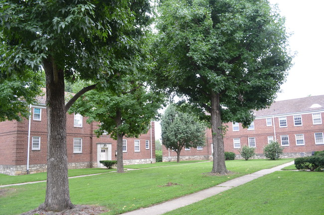 Jefferson Heights Apartments in Jefferson City, MO - Building Photo - Building Photo