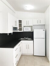 2385 SW 15th St-Unit -F in Miami, FL - Foto de edificio - Building Photo
