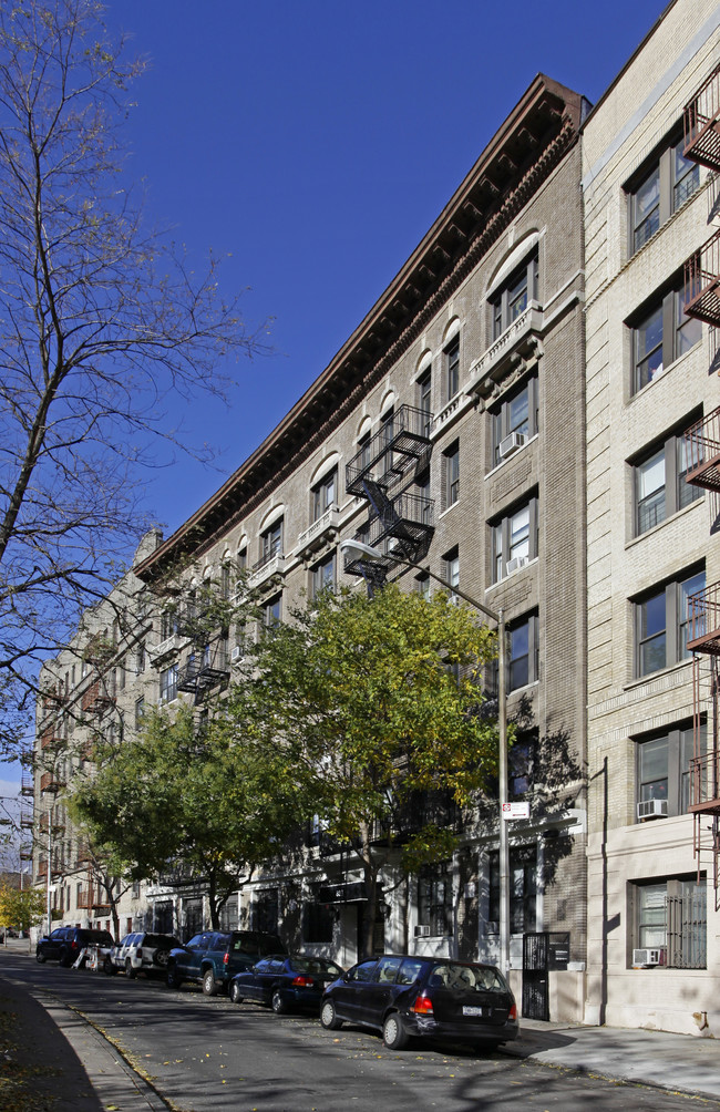 838 Riverside Dr in New York, NY - Foto de edificio - Building Photo