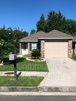 836 Sedona Pines Dr in Baton Rouge, LA - Building Photo