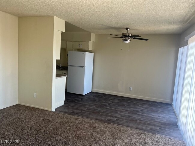 1388 E Desert Inn Rd in Las Vegas, NV - Building Photo - Building Photo