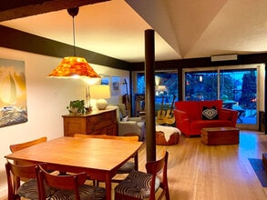 1289 Keith Rd in West Vancouver, BC - Building Photo - Building Photo