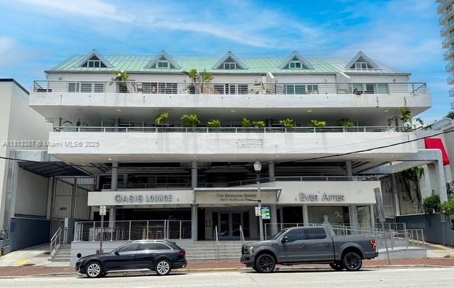 2977 McFarlane Rd in Miami, FL - Building Photo