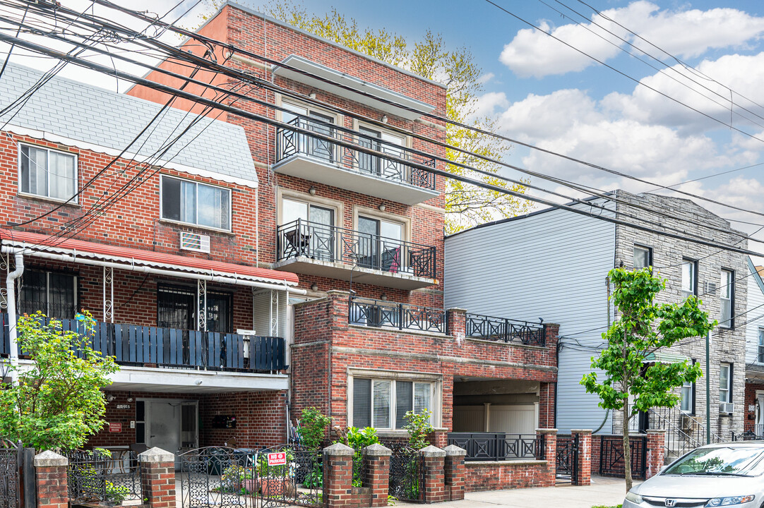 Hoyt Terrace Condominium in Astoria, NY - Building Photo