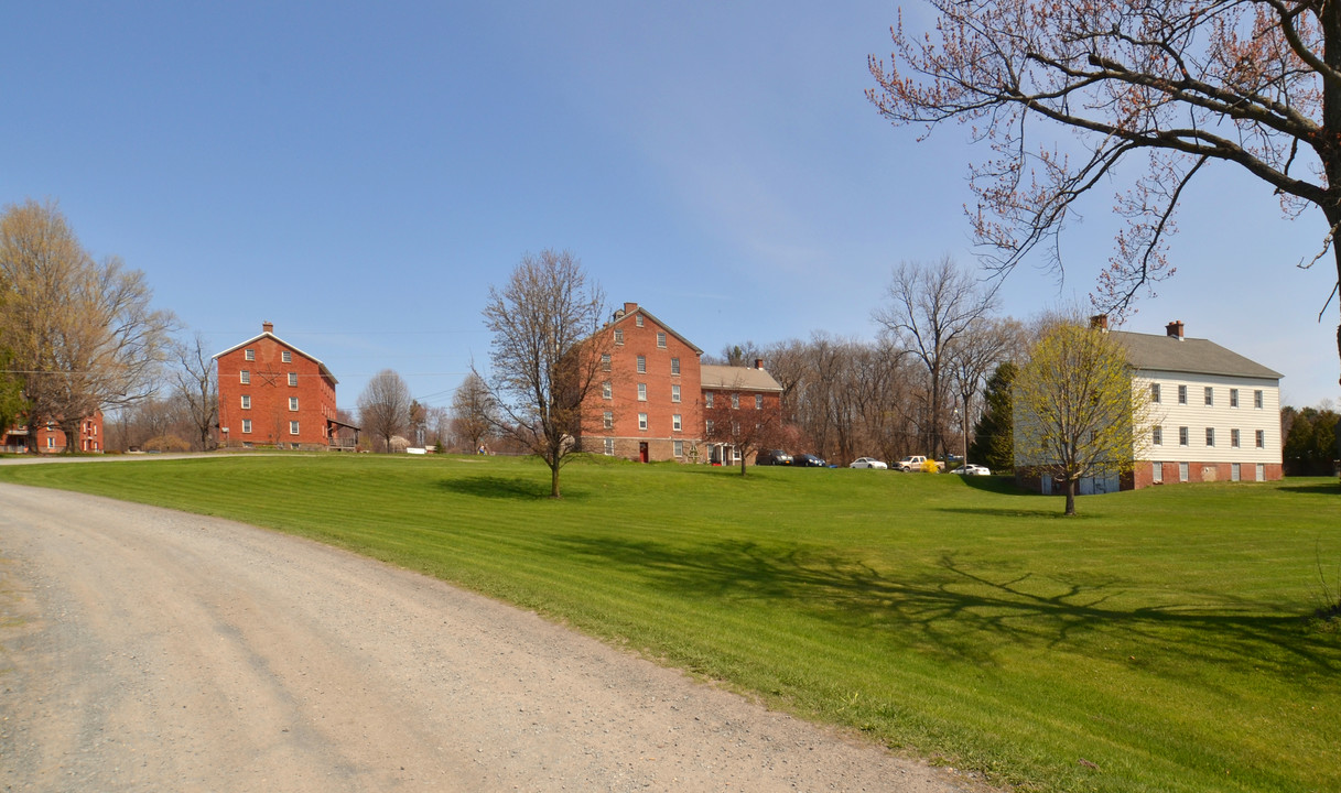 945 Watervliet Shaker Rd in Albany, NY - Building Photo