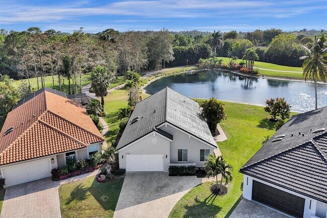 21464 Bridgeview Dr in Boca Raton, FL - Building Photo - Building Photo
