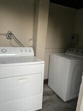 2343 NW 14th St-Unit -1 in Miami, FL - Foto de edificio - Building Photo