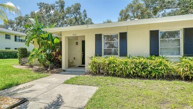 7820 Palm Aire Ln in Sarasota, FL - Building Photo - Building Photo