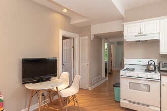 3144 N Oakley Ave, Unit M05H in Chicago, IL - Building Photo - Building Photo