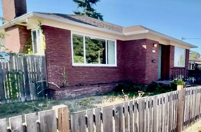 property at 7115 N Albina Ave