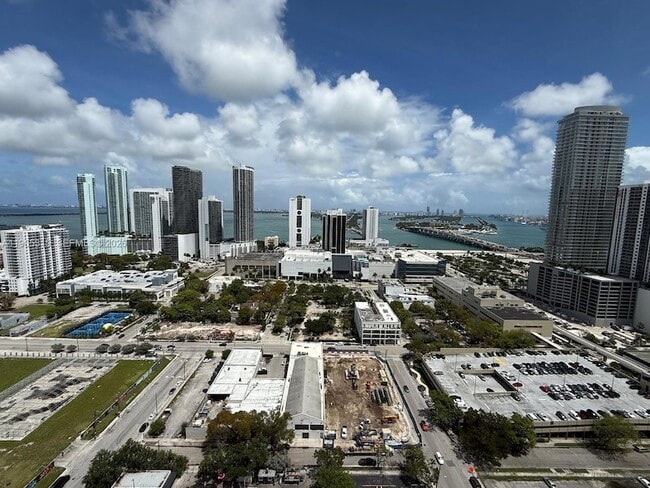 1600 NE 1st Ave, Unit 2902 in Miami, FL - Foto de edificio - Building Photo