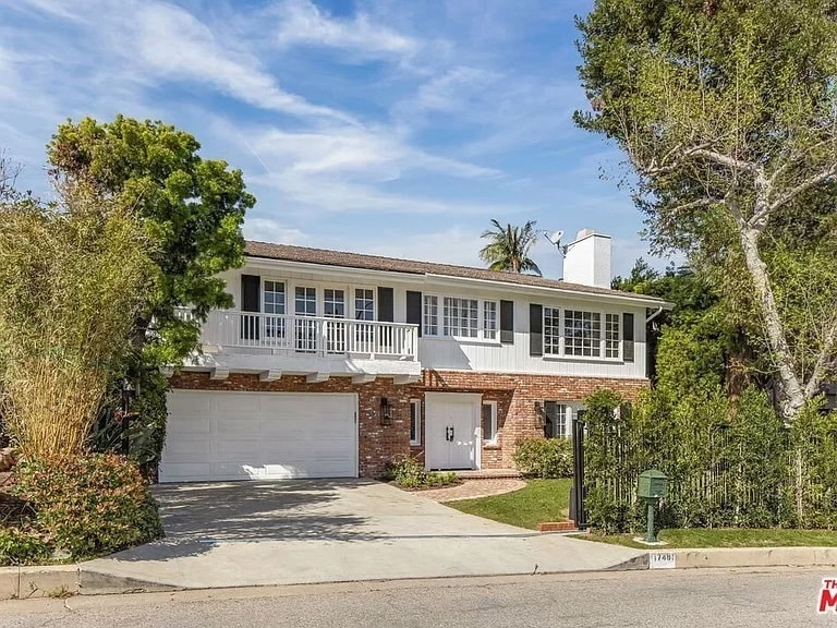 17481 Tramonto Dr in Pacific Palisades, CA - Foto de edificio