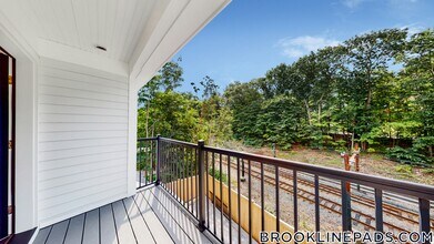 101 Sumner Rd, Unit 2 in Brookline, MA - Foto de edificio - Building Photo