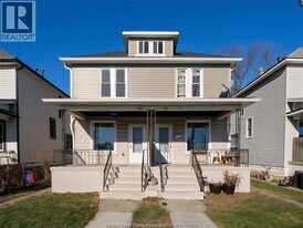 1080 Niagara St in Windsor, ON - Building Photo