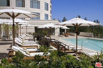 1 W Century Dr in Los Angeles, CA - Building Photo - Building Photo