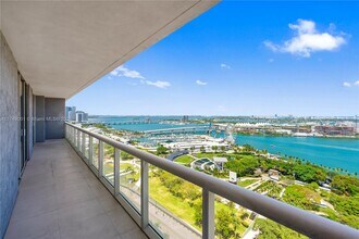 50 Biscayne Blvd in Miami, FL - Building Photo - Building Photo