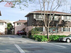 411 College Ave in Palo Alto, CA - Building Photo