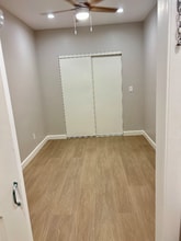 329 E 219th St in Carson, CA - Foto de edificio - Building Photo