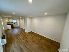 9 Fraser St in Woodbridge Township, NJ - Building Photo - Building Photo