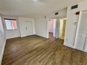 4681 NW 9th St in Miami, FL - Building Photo - Building Photo
