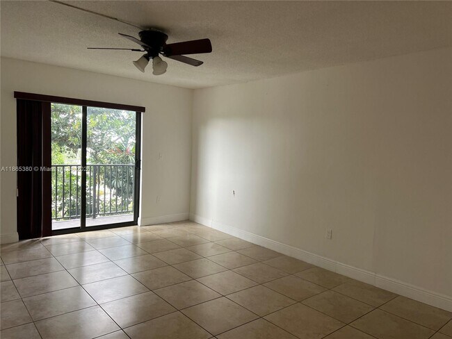 6950 W 6th Ave in Hialeah, FL - Building Photo - Building Photo