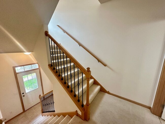 1683 Village Tr in Maplewood, MN - Building Photo - Building Photo
