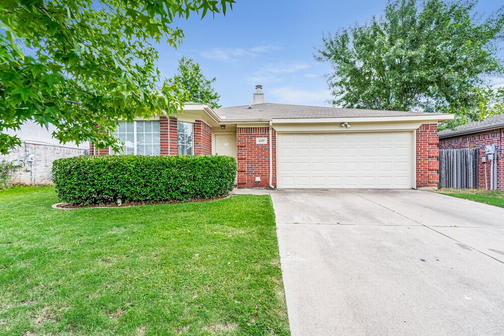 6329 Glen Knoll Dr in Fort Worth, TX - Building Photo