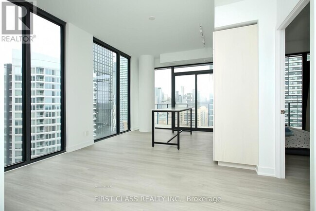 47-2647 Mutual St in Toronto, ON - Building Photo - Building Photo