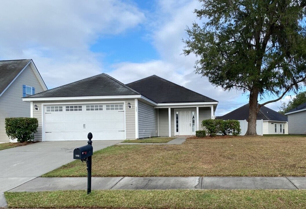 152 Scarlett Ln in Richmond Hill, GA - Building Photo