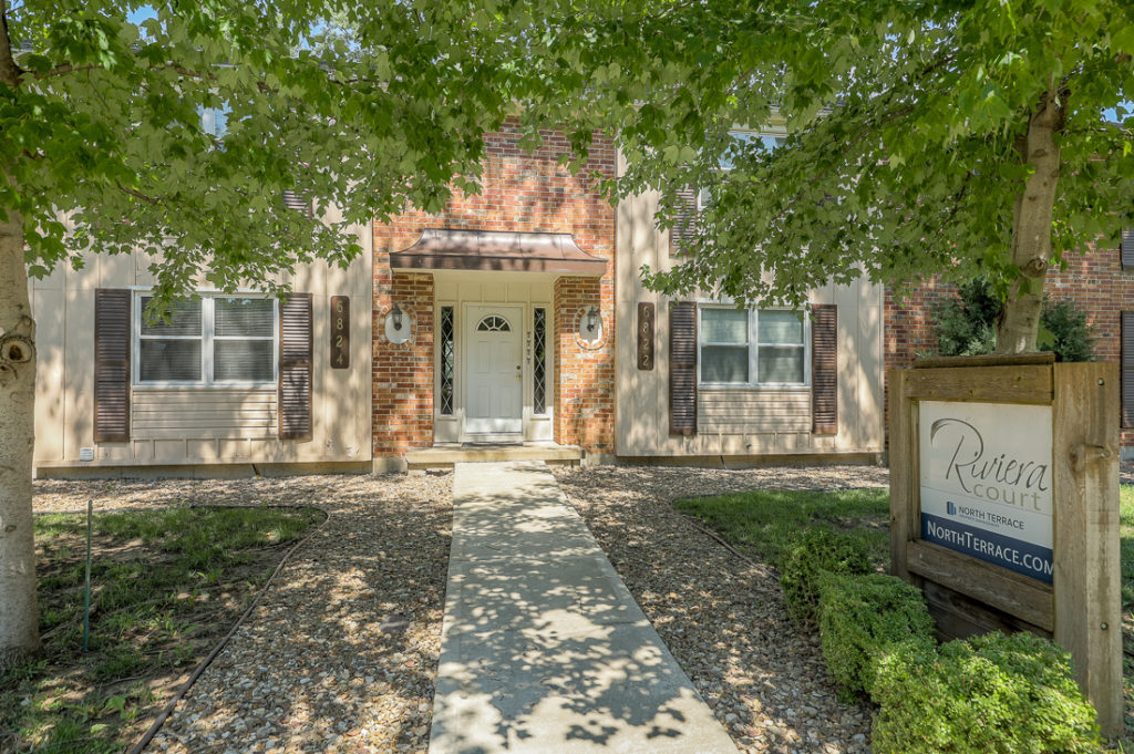 Riviera Court Apartments in Overland Park, KS - Foto de edificio