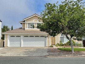 1951 Devonshire Dr in Oxnard, CA - Building Photo