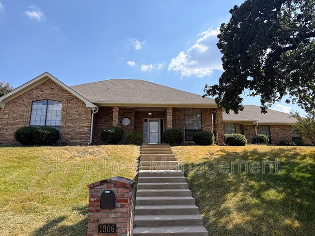 1906 Country Brook Dr in Weatherford, TX - Building Photo - Building Photo