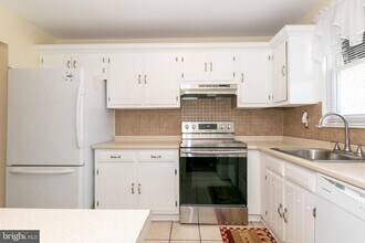 28 Florence Tollgate-Unit -1 in Florence, NJ - Foto de edificio - Building Photo