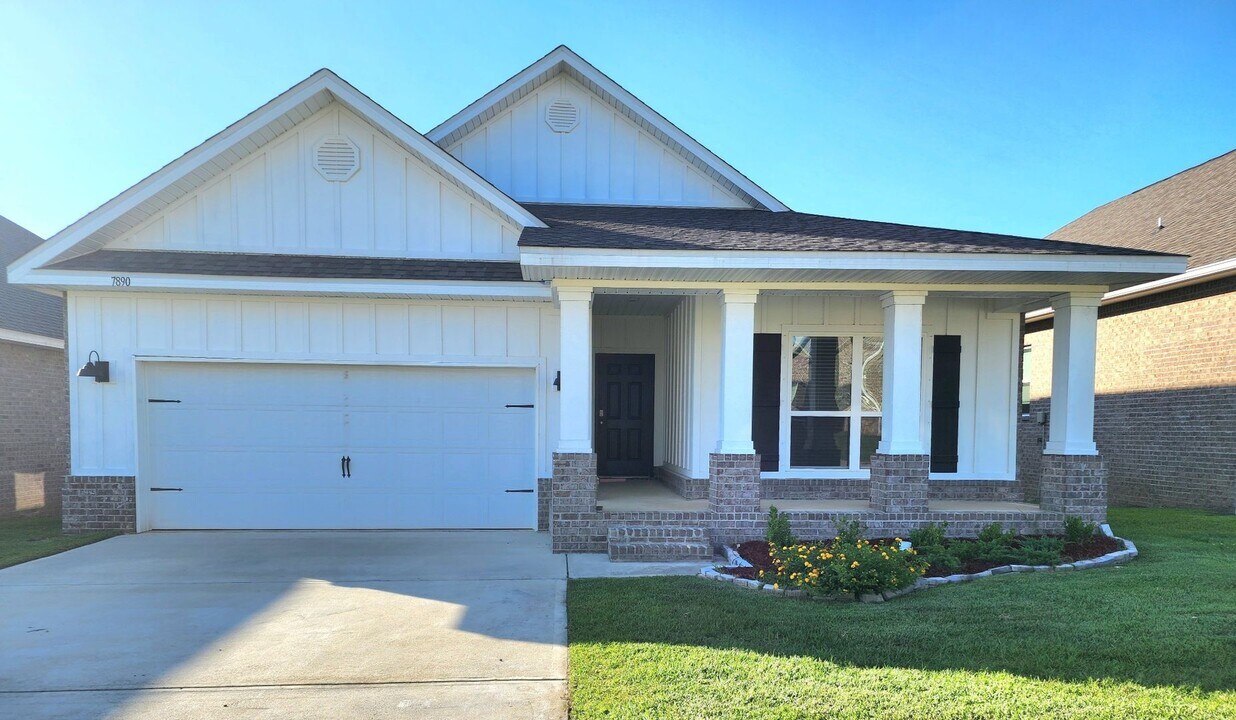 7890 Burnside Lp in Pensacola, FL - Building Photo