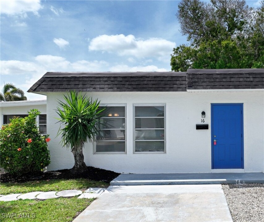 16 Tangerine Ct in Lehigh Acres, FL - Building Photo