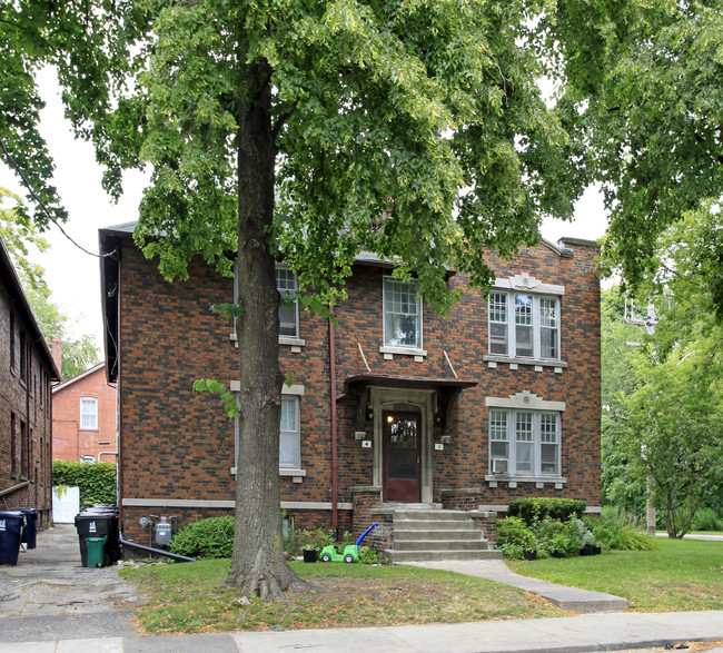 2-4 Castle View Ave in Toronto, ON - Building Photo - Primary Photo