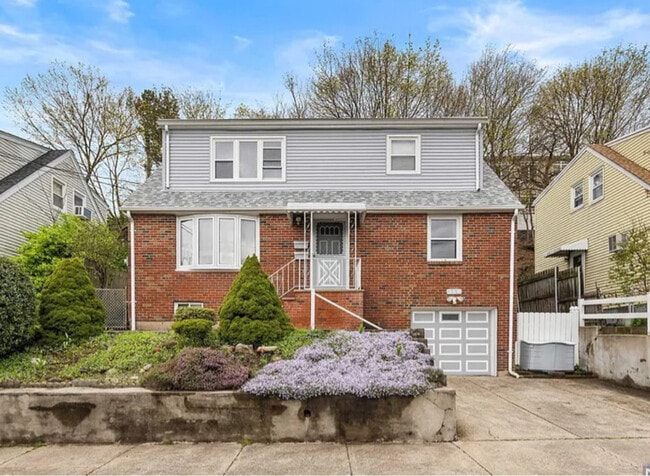 property at 359 Farnham Ave