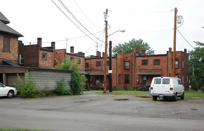 1 Circle St in Niles, OH - Building Photo - Building Photo