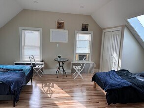 14 Lincoln Rd in Newton, MA - Foto de edificio - Building Photo