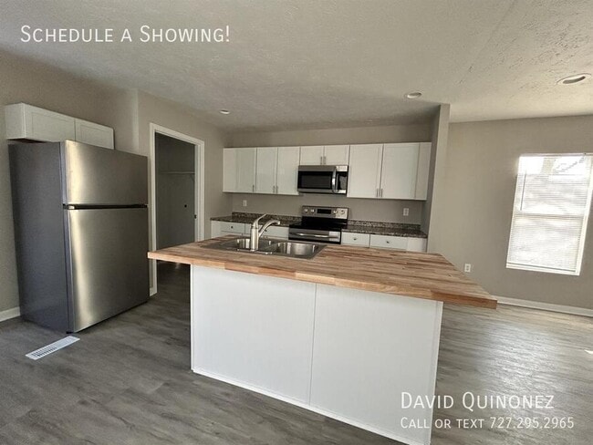 5715 Heather View Ln in Fort Wayne, IN - Building Photo - Building Photo