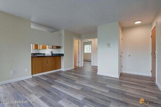 430 E 14th Ave in Anchorage, AK - Foto de edificio - Building Photo