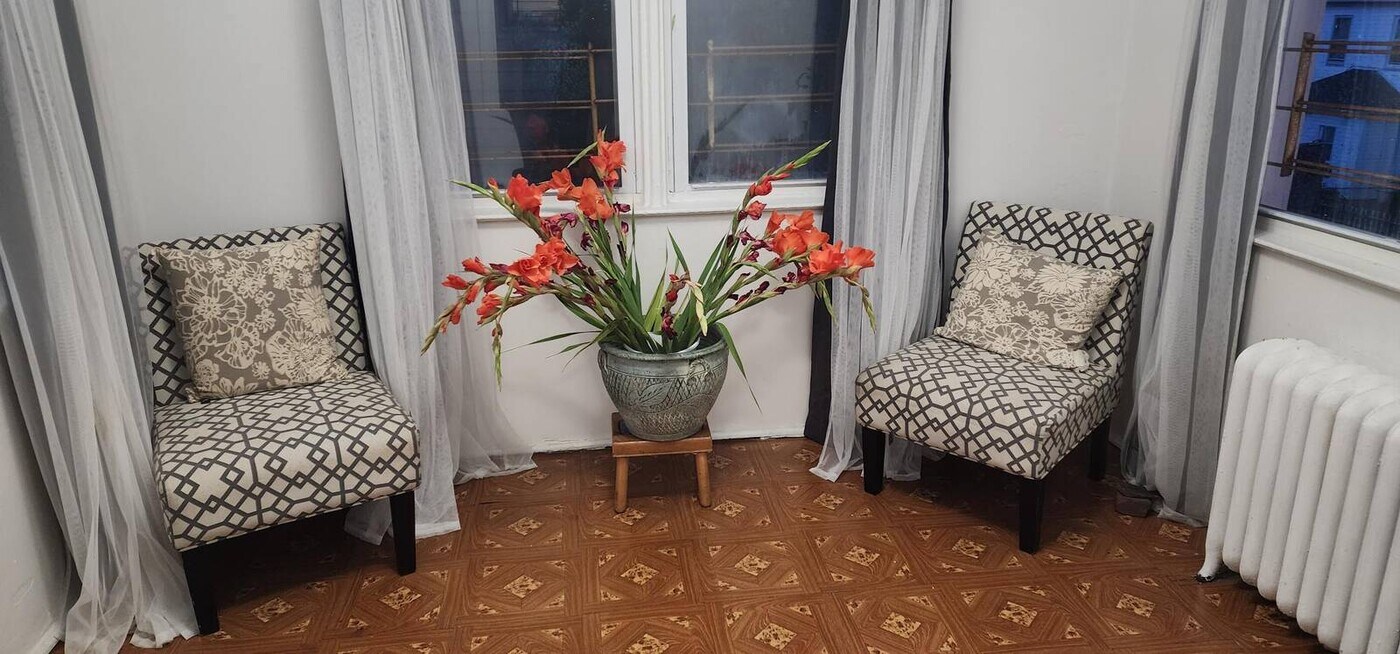 664 E 237th St-Unit -2nd Fl in Bronx, NY - Foto de edificio